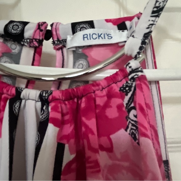Ricki’s Floral top - Picture 4 of 6